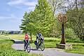 Radfahrer unterwegs im Lieblichen Taubertal: Die Region ist eine der 100 beliebtesten Sehenswürdigkeiten Deutschlands.&nbsp;