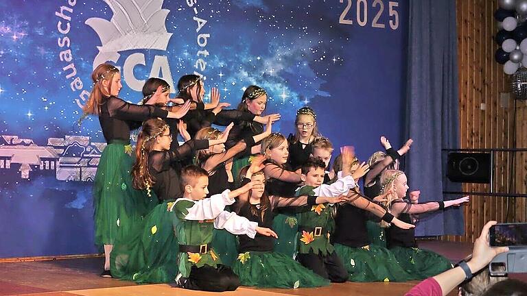 Mini-Showtanzgruppe mit dem Motto Zauberwald - Mini-Showtanzgruppe mit dem Motto Zauberwald Mini-Showtanzgruppe mit dem Motto Zauberwald - Mini-Showtanzgruppe mit dem Motto Zauberwald