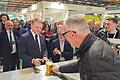 Auf der Landwirtschaftsmesse Agri Umbria schenkte die Werbegemeinschaft Höchberg fränkisches Bier aus. Da bediente sich auch der italienische Landwirtschaftsminister Franceso Lollobrigida.