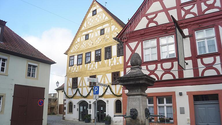 Das Rathaus von Prichsenstadt (Mitte). Das Rathaus von Prichsenstadt (Mitte).