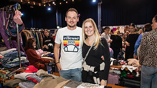 Der Fashion Flohmarkt lockt auch am Sonntag 29.09.24 Menschenmengen in die Posthalle in Würzburg.