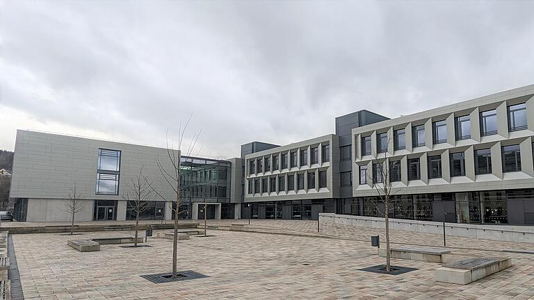 Der 2020 fertiggestellte Neubau des Berufsbildungszentrums in Münnerstadt. - Der 2020 fertiggestellte Neubau des Berufsbildungszentrums in Münnerstadt. Der 2020 fertiggestellte Neubau des Berufsbildungszentrums in Münnerstadt. - Der 2020 fertiggestellte Neubau des Berufsbildungszentrums in Münnerstadt.