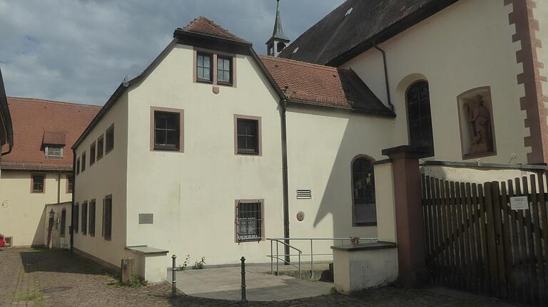 Das Kapuzinerkloster mit Kapuzinerkirche auf dem Kirchplatz.