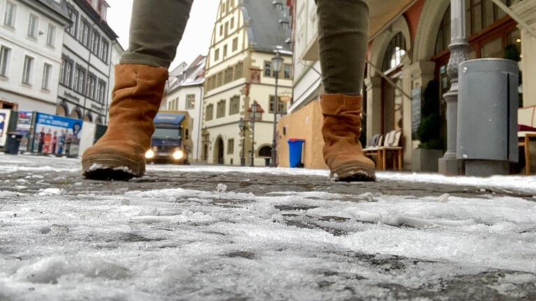 Führt der Wetterbericht uns aufs Glatteis oder schneit es wirklich bis ins Flachland? Die Aussichten sorgen für Vorfreude, aber auch Nervosität.