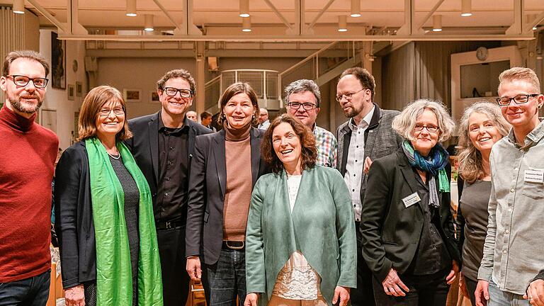 Begingen den Politischen Aschermittwoch im Fechenbachhaus: (von links) Bürgermeisterkandidat für Höchberg Sven Winzenhörlein, Landratskandidatin Karen Heußner, OB-Kandidat Martin Heilig, MdB Manuela Rottmann, MdL Kerstin Celina, Bezirksrat Gerhard Müller, MdL Patrick Friedl, Bezirksvorsitzende Simone Artz, Bezirksrätin Christina Feiler und Stadtratskandidat Konstantin Mack. Begingen den Politischen Aschermittwoch im Fechenbachhaus: (von links) Bürgermeisterkandidat für Höchberg Sven Winzenhörlein, Landratskandidatin Karen Heußner, OB-Kandidat Martin Heilig, MdB Manuela Rottmann, MdL Kerstin Celina, Bezirksrat Gerhard Müller, MdL Patrick Friedl, Bezirksvorsitzende Simone Artz, Bezirksrätin Christina Feiler und Stadtratskandidat Konstantin Mack. 