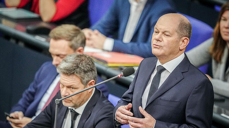 Kay Nietfeld, dpa, Scholz, Lindner, Habeck.jpg - Bundesknazler Olaf Scholz, sein Vizekanzler Robert Habeck und FDP-Chef Christian Lindner (von rechts) sind mitten in der nächsten Krise der Bundesregierung. Kay Nietfeld, dpa, Scholz, Lindner, Habeck.jpg - Bundesknazler Olaf Scholz, sein Vizekanzler Robert Habeck und FDP-Chef Christian Lindner (von rechts) sind mitten in der nächsten Krise der Bundesregierung.