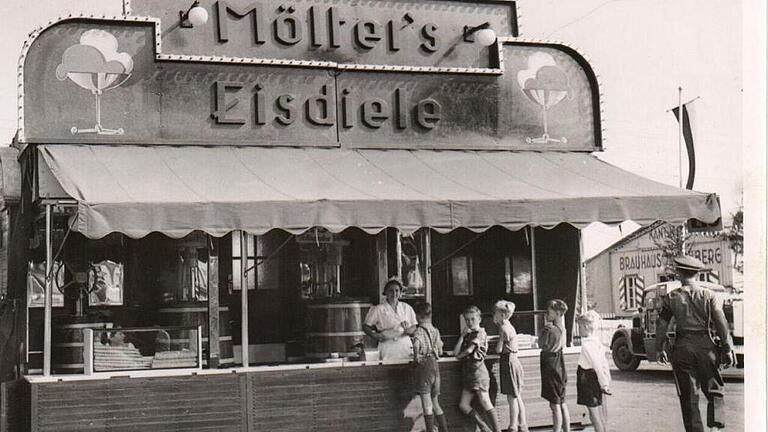 Lange Familientradition: Mit dieser Eisdiele zog die Familie Mölter &ndash; das Bild dürfte aus den 50er Jahren sein &ndash; von Rummel zu Rummel.