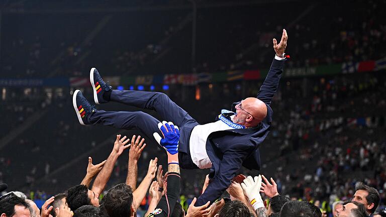 Euro 2024: Spanien - England - Der Vater des Erfolgs: Luis de la Fuente wird gefeiert. Euro 2024: Spanien - England - Der Vater des Erfolgs: Luis de la Fuente wird gefeiert.