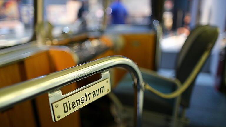 Dauerausstellung 'Im Deutschland der zwei Bahnen' - Im Führerstand eines Schienenbusses aus den 50er Jahren. Dauerausstellung 'Im Deutschland der zwei Bahnen' - Im Führerstand eines Schienenbusses aus den 50er Jahren.