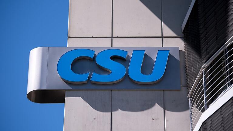 CSU-Parteizentrale - Die CSU ist von einer absoluten Mehrheit in Bayern weit entfernt. CSU-Parteizentrale - Die CSU ist von einer absoluten Mehrheit in Bayern weit entfernt.