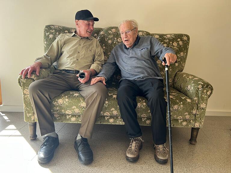 Freundschaft, die ein Leben währt: Wolfgang Stettler (rechts) und Gerhard Hagenbucher. Die beiden trafen sich im September als Stettler sein 70-jähriges Priesterjubiläum feierte. Freundschaft, die ein Leben währt: Wolfgang Stettler (rechts) und Gerhard Hagenbucher. Die beiden trafen sich im September als Stettler sein 70-jähriges Priesterjubiläum feierte.