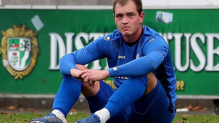 Fußball, Bayernliga, Würzburger FV - SV Seligenporten - Die Enttäuschung steht Innenverteidiger Tim Lorenz ins Gesicht geschrieben. Zum Auftakt der Rückrunde lieferte der WFV an der Mainaustraße eine trostlose Vorstellung ab. Fußball, Bayernliga, Würzburger FV - SV Seligenporten - Die Enttäuschung steht Innenverteidiger Tim Lorenz ins Gesicht geschrieben. Zum Auftakt der Rückrunde lieferte der WFV an der Mainaustraße eine trostlose Vorstellung ab.