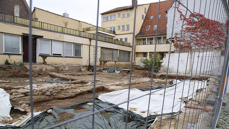 Die Planungen für das Kulturforum am Martin-Luther-Platz sind aus Sicht der SPD festgefahren, sie fordern eine komplette Neuplanung und Rückbesinnung auf das ursprüngliche Konzept eines sozio-kulturellen Zentrums.