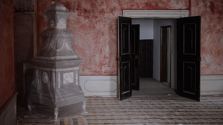Bald Traumhochzeiten auf Schloss Frankenberg? - Das Ambiente für festliche Veranstaltungen: Die Räume im Schloss sind großzügig, die Einrichtung der Zeit entsprechend. Bald Traumhochzeiten auf Schloss Frankenberg? - Das Ambiente für festliche Veranstaltungen: Die Räume im Schloss sind großzügig, die Einrichtung der Zeit entsprechend.