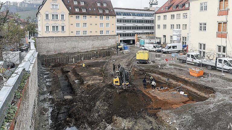 Die Grabungen der Archäologen gehen allmählich zu Ende. Doch das Klosterareal der Franziskaner hatte spannende Funde zu bieten. Bald beginnen die Bauarbeiten für das neue Bettenhaus des benachbarten Hotels Rebstock.