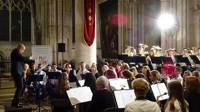 Höhepunkt der Konzertreise war das Konzert in der Kathedrale von Lisieux gemeinsam mit einer Gruppe französischer Musiker. Höhepunkt der Konzertreise war das Konzert in der Kathedrale von Lisieux gemeinsam mit einer Gruppe französischer Musiker.