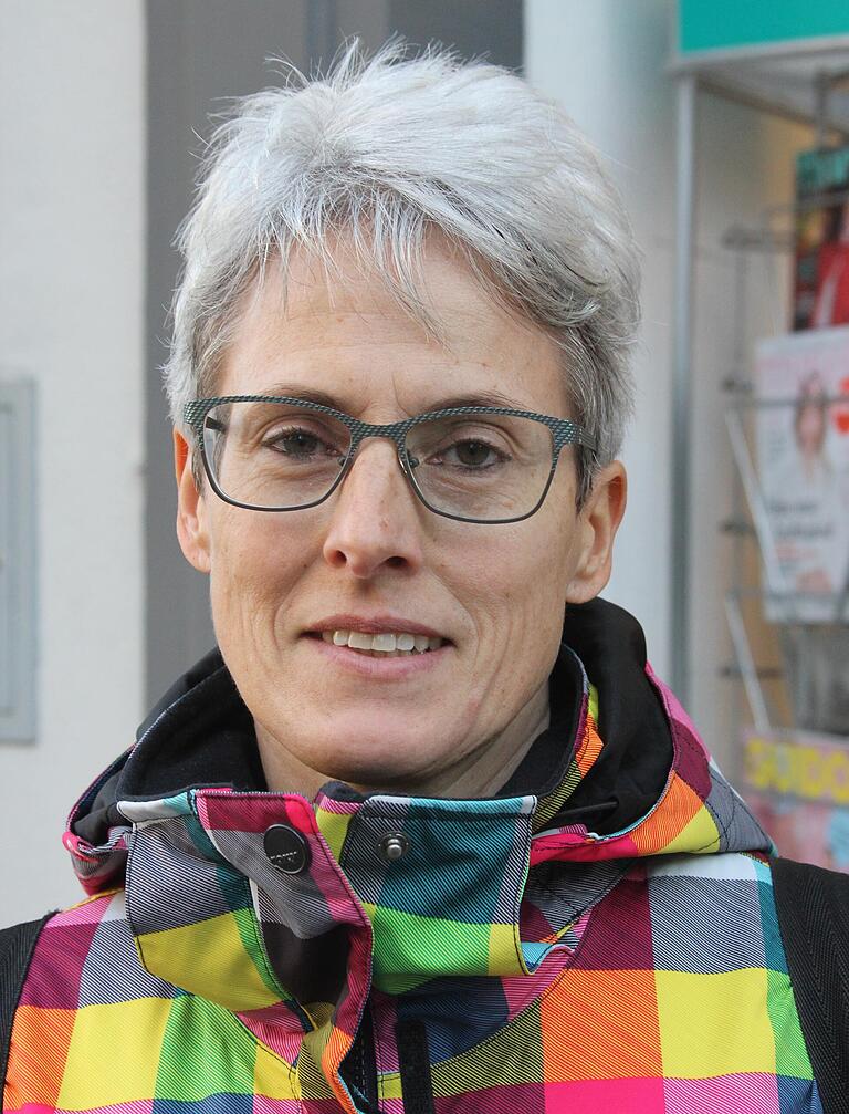 Anja Luckert, 47, Kitzingen: Die Finanzbehörden müssten an anderer Stelle suchen, wo Milliarden an Steuergeldern verschwinden. Zudem braucht man für ein paar Brötchen keinen gedruckten Kassenbon.