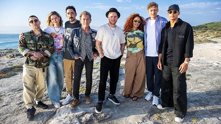 «Sing meinen Song».jpeg       -  Aktuell schmettern Sammy Amara (l-r), Eva Briegel, Eko Fresh, Peter Maffay, Johannes Oerding, Joy Denalane, Tim Bendzko und Emilio die Songs ihrer Kollegen bei 'Sing meinen Song' - jetzt soll es einen Schlager-Ableger geben.