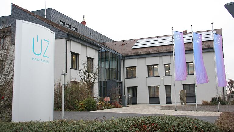 Die ÜZ Mainfranken mit Sitz in Lülsfeld versorgt eigenen Angaben nach etwa 125.000 Menschen in Mainfranken mit Strom.
