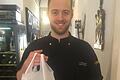 Lukas Rönninger, Chef vom Iphöfer Restaurant 99er Kulinarium, bietet in der Krise Essen to go an – so kontaktlos wie möglich.