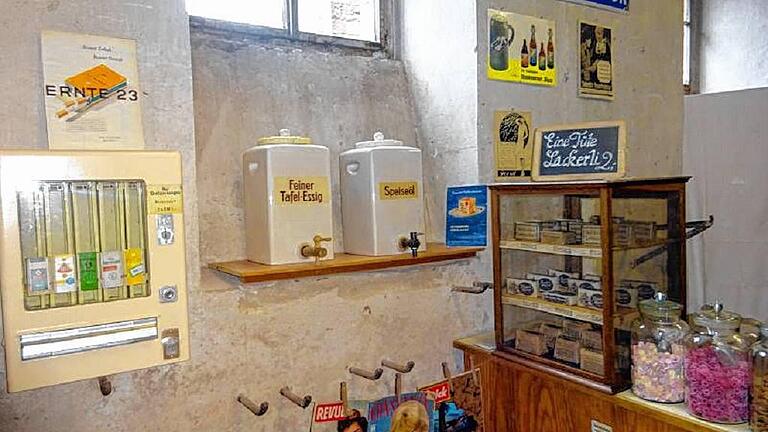 Als wäre die Zeit stehen geblieben: Der Neubrunner Kramerladen ist beim Michaelismarkt letztmalig zu bestaunen. Als wäre die Zeit stehen geblieben: Der Neubrunner Kramerladen ist beim Michaelismarkt letztmalig zu bestaunen.