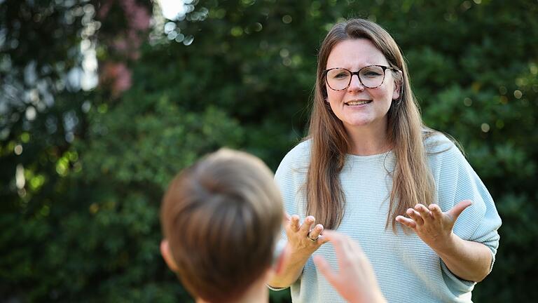 Tag der Gehörlosen - Taube Kinder erhalten einer Expertin zufolge oft die Diagnose ADHS, weil sie vermeintlich wild oder aggressiv sind - könnten sich in Wahrheit aber schlichtweg nicht ausdrücken. Tag der Gehörlosen - Taube Kinder erhalten einer Expertin zufolge oft die Diagnose ADHS, weil sie vermeintlich wild oder aggressiv sind - könnten sich in Wahrheit aber schlichtweg nicht ausdrücken.
