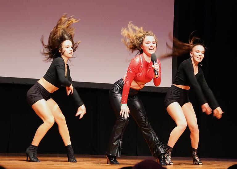 Mit Musik, Tanz und Kreativität verschmolzen beider Dance Night der TSGV die Tanznummern von Dance Encore Würzburg. Mit Musik, Tanz und Kreativität verschmolzen beider Dance Night der TSGV die Tanznummern von Dance Encore Würzburg.