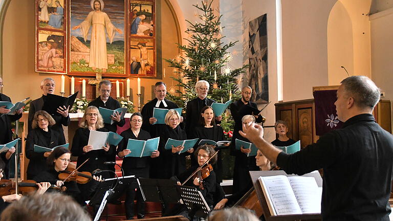 Unter der Leitung von Dekanatskantor Mark Genzel präsentierte der Coro piccolo zusammen mit einem Kammerorchester Wolfgang Carl Briegels Kantate &quot;Mache dich auf und werde Licht&quot;.