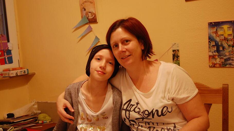 Lisa will nach ihrer Chemotherapie vor dem vergangenen Wochenende mit ihrer Mutter Katharina Schuchardt über Weihnachten Kraft schöpfen. Foto: Wolfgang Dünnebier       -  Lisa will nach ihrer Chemotherapie vor dem vergangenen Wochenende mit ihrer Mutter Katharina Schuchardt über Weihnachten Kraft schöpfen. Foto: Wolfgang Dünnebier