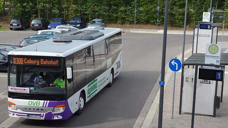 Der 'Coburger' bietet ab dem neuen Jahr eine zusätzliche morgendliche Fahrt zum Coburger Bahnhof an. Auch einige weitere Änderung bringt der Jahreswechsel für den öffentlichen Personennahverkehr in Rhön-Grabfeld. Der 'Coburger' bietet ab dem neuen Jahr eine zusätzliche morgendliche Fahrt zum Coburger Bahnhof an. Auch einige weitere Änderung bringt der Jahreswechsel für den öffentlichen Personennahverkehr in Rhön-Grabfeld.