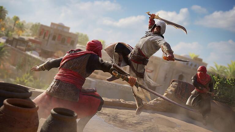 Screenshot aus &bdquo;Assassin's Creed Mirage&rdquo;       -  Ja, Basim kann auch kämpfen. Schlauer ist allerdings, wer dem Schwertkampf mit vielen Gegnern aus dem Weg geht.