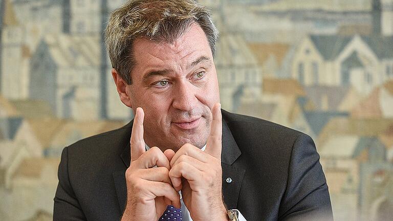 Wertendes Wort im Bericht       -  Markus Söder im Gespräch mit Main-Post-Redakteuren. Ein Leser kritisiert eine abwertende Wortwahl für eine Antwort des Ministerpräsidenten.