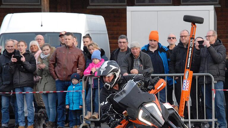 Ein voller Erfolg mit rund 9000 Besuchern war die 15. Wheelies-Motorradmesse in der Dettelbacher Frankenhalle. Die Messe avancierte für zwei Tage zum Mekka für Biker in fränkischen Landen.
