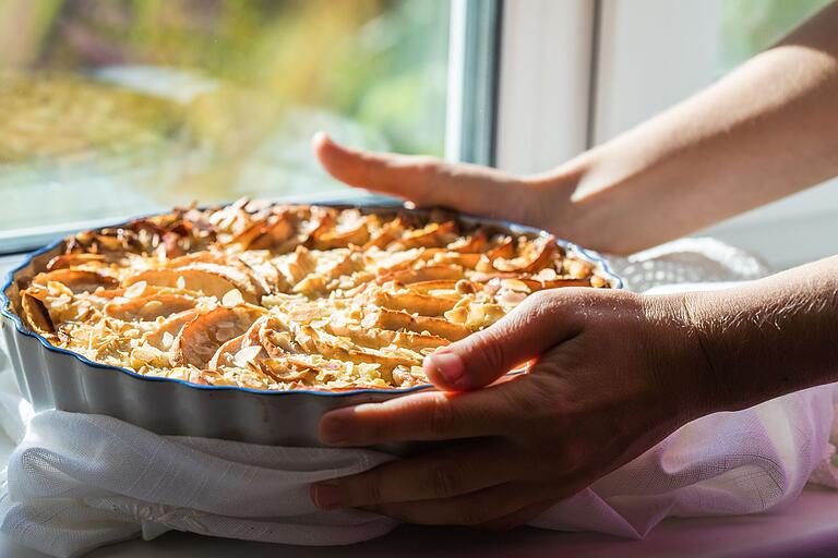 Und auch Menschen können sich die heruntergefallenen Äpfel schmecken lassen, zum Beispiel auf dem Kuchen.&nbsp;