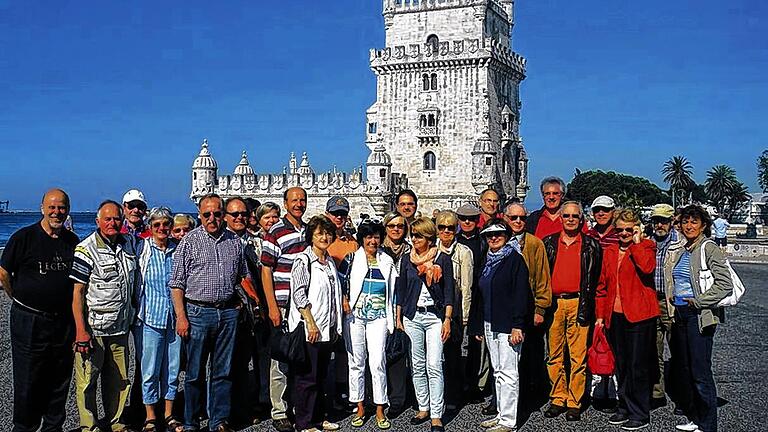 Die Kissinger Reisegruppe vor dem Torre de Belem, dem berühmtesten Wahrzeichen von Lissabon. Von dort hat man eine wunderbare Aussicht über das Delta des Tejo.