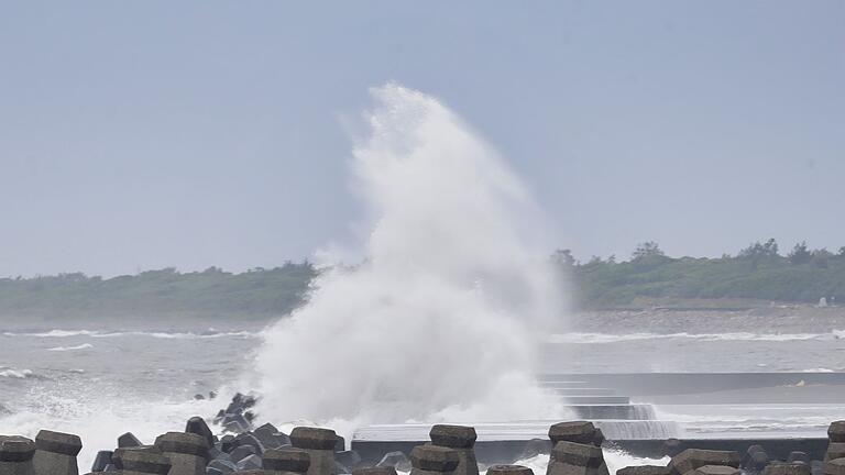 Taiwan vor Taifun Krathon - In Taiwan wird der Taifun an der Küste im Südwesten erwartet. Taiwan vor Taifun Krathon - In Taiwan wird der Taifun an der Küste im Südwesten erwartet.