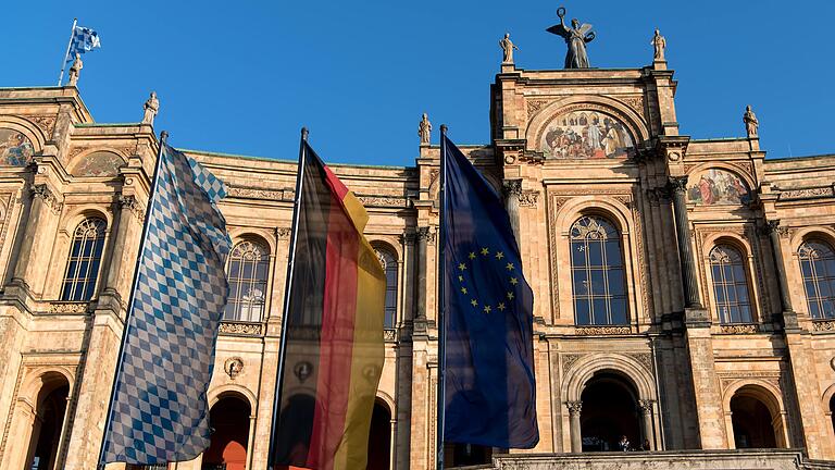 Im Maximilianeum in München vertreten Landtagsabgeordnete in sechs Fraktionen den Regierungsbezirk Unterfranken.