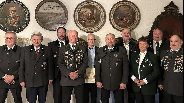 Das Foto zeigt Thomas Zehnder, Herman Walther, Kevin Kern, Heinz Bolle, Georg Will, Ralf Fischer, Helmut Schneider, Birgit Sterzbach, Joachim Czulczio und Thomas Stöckl.