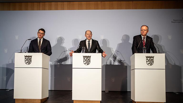 Ministerpräsidentenkonferenz.jpeg       -  Kanzler Scholz (Mitte) bei der Ministerpräsidentenkonferenz in Berlin. Das Hauptthema war die Asylpolitik.