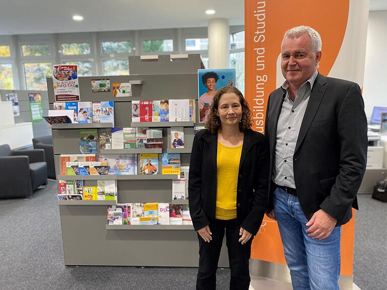 Alexandra Elbert, Vorsitzende der Geschäftsführung der Agentur für Arbeit Schweinfurt, und Thomas Schlereth, Teamleiter der Berufsberatung der Agentur. Die Chancen für junge Leute, einen Ausbildungsplatz zu finden, sind ungebrochen gut, sagen sie.