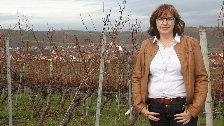 Weniger Arbeit als Leidenschaft: In den Weinbergen oberhalb von Nordheim fühlt sich Sibylle Säger wohl. Dort kann sie abschalten, sagt die Bürgermeisterkandidatin von CSU und Freie Bürger.