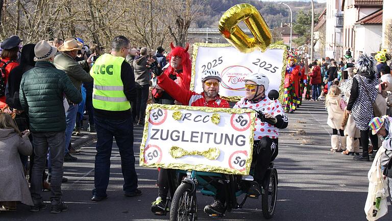 Ganz ohne Abgase war die Zugleitung mit einem E-Trike unterwegs. Ganz ohne Abgase war die Zugleitung mit einem E-Trike unterwegs.