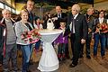 Kaninchen im Mittelpunkt der Kreisschau: (von links) 1. Kreisvorsitzender Günter Schürrer, Ortsvorsteherin Tanja Bolg, Oberbürgermeister Stefan Mikulicz, Landrat Eberhard Nuß, Bezirksvorsitzender Josef Steinack, Andreas Stollberger (1. Vorstand des KZV Kembach) und die Kreisjugendleiterin Mirjam Popp.