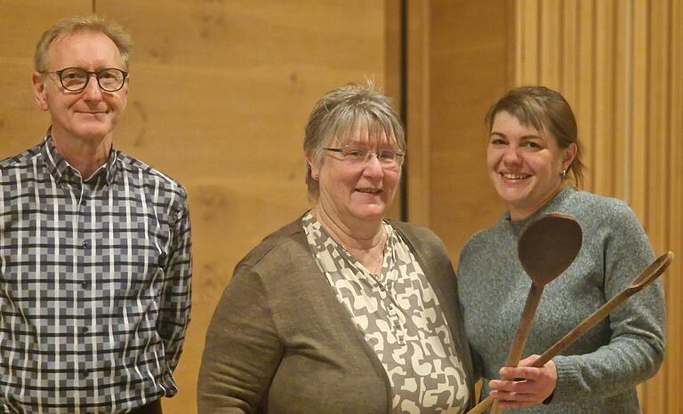Küchenleiterin Hildegard Rottmann gibt nun die Kochlöffel ab an Kathrin Kuhlen. Küchenleiterin Hildegard Rottmann gibt nun die Kochlöffel ab an Kathrin Kuhlen.