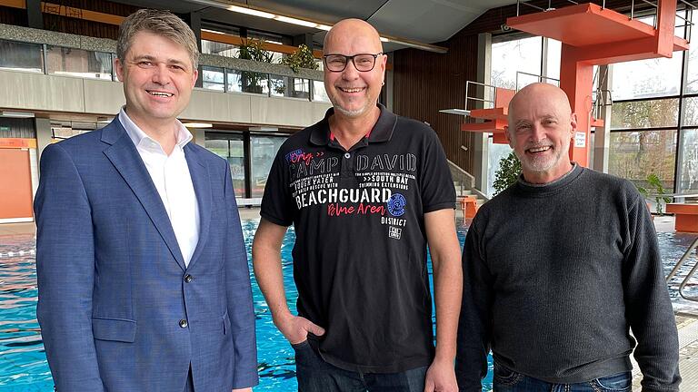 Im Sportbad in Mellrichstadt wurde der neue Bademeister vorgestellt. Im Bild (von links) Bürgermeister Michael Kraus, Bernhard Städtler und der langjährige Betriebsleiter Wolfgang Fritz. Im Sportbad in Mellrichstadt wurde der neue Bademeister vorgestellt. Im Bild (von links) Bürgermeister Michael Kraus, Bernhard Städtler und der langjährige Betriebsleiter Wolfgang Fritz.