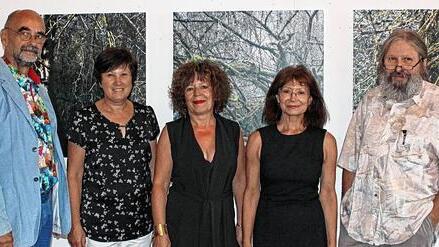 &bdquo;Künstlerpaare III&ldquo; nennt sich die aktuelle Kunstausstellung im Schloss Oberschwappach. Unser Bild zeigt (von links): Galerist Egon A. Stumpf, Petra Klug vom Kulturverein Museum Schloss Oberschwappach, Eleonore Schmidts-Stumpf sowie das Künstlerpaar Angelika Summa und Wolf-Dietrich Weißbach bei der Eröffnung der Kunstausstellung.