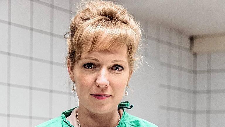 Katharina Jellinghaus im Obduktionssaal des Würzburger Instituts für Rechtsmedizin.