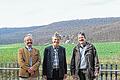 Informierte sich im Steigerwald: Josef Göppel (Mitte), Obmann der CDU/CSU im Umweltausschuss des Bundestags, ließ sich von Gunter Hahner (links), Landesvorsitzender des Bundes Deutscher Forstleute, und Ulrich Mergner, Leiter des Forstbetriebs Ebrach, Teile der Wälder bei Ebrach zeigen.