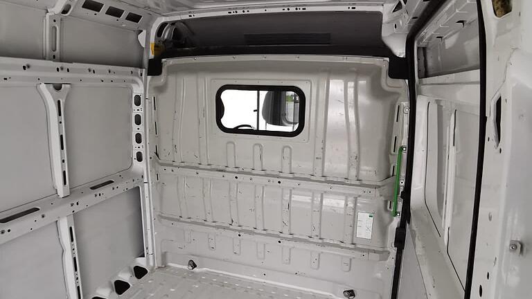 Vom Handwerkerwagen zum Camper: Kathrin Hippelis gemütlicher Camper war in seinem früheren Leben ein Handwerkerwagen. Vom Handwerkerwagen zum Camper: Kathrin Hippelis gemütlicher Camper war in seinem früheren Leben ein Handwerkerwagen.