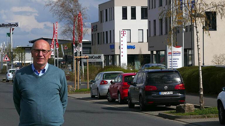 Der ehemalige Wirtschaftsförderer der Stadt Schweinfurt, Hans Schnabel, war maßgeblich an der Entwicklung des Maintals zum erfolgreichen Industrie- und Gewerbegebiet beteiligt. Der ehemalige Wirtschaftsförderer der Stadt Schweinfurt, Hans Schnabel, war maßgeblich an der Entwicklung des Maintals zum erfolgreichen Industrie- und Gewerbegebiet beteiligt.